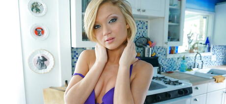 Rangy american blonde teen Dakota Skye in sexy lingery exposes her butt 