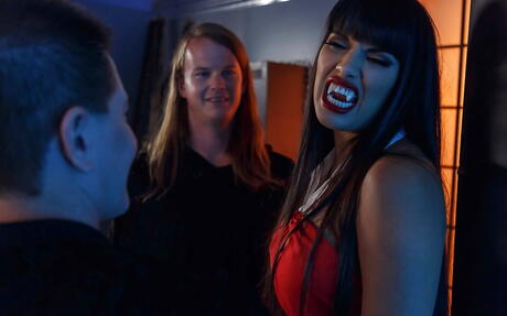 Excellent american dark hair milf Mercedes Carrera take in mouth cock and gets a facial 