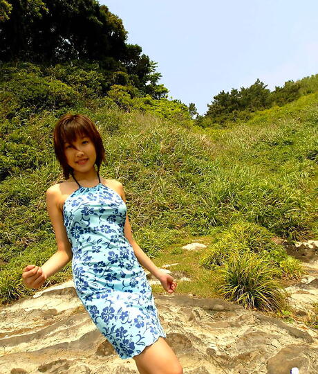 Alluring japanese hottie Keiko Akino denudes big boobs and sexy ass outside