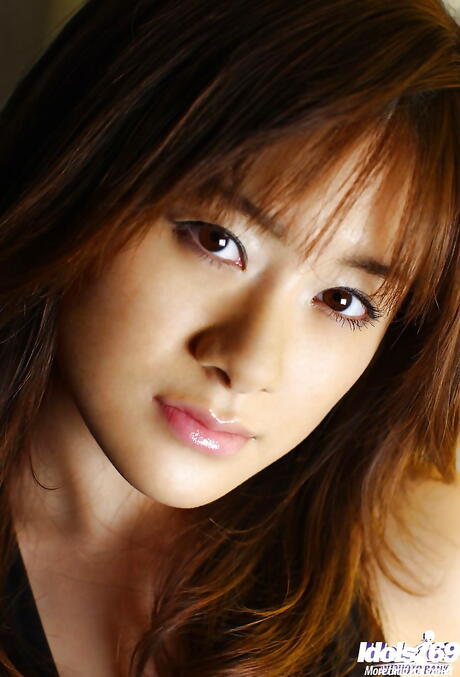 Rangy japanese dark hair cutie Sumire Aida bares small tits and spreads her legs 