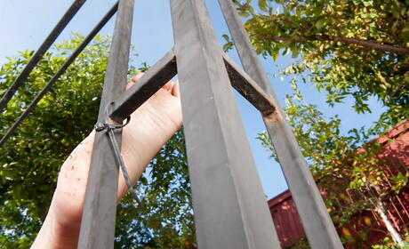 Sexy american milf Kaylynn in hot panties is foot fetishist outdoor