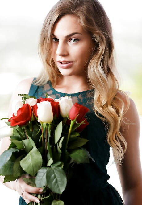 Luscious american teen Sydney Cole denudes small tits and hot butt 