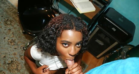 Deluxe black dark-haired amateur Lola Amor rammed by big rod after good cock suck 