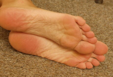 Foxy blond young Lucie in tight jeans is foot fetishist 