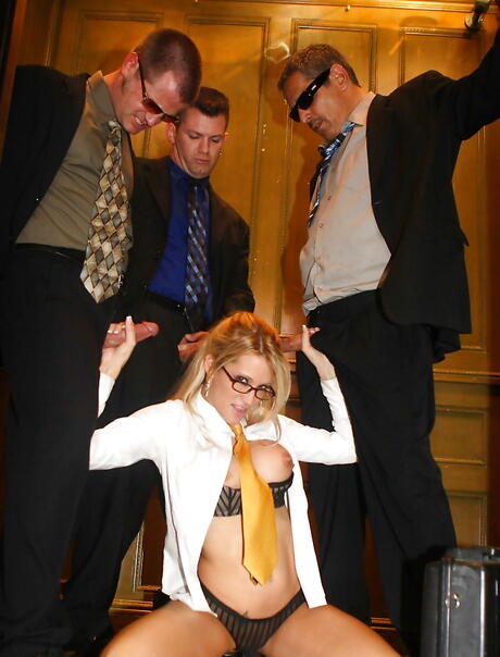 Very attractive american milf Jessica Drake sucks a lot of cocks 