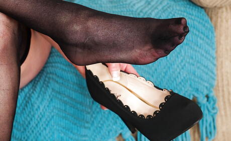 Sultry american mature Cristine Ruby in nasty foot fetish 