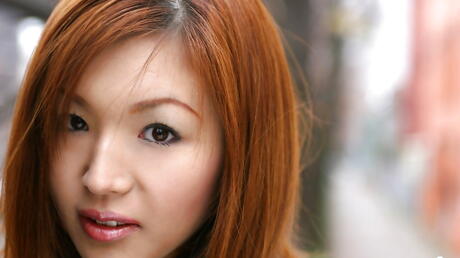 Stunning japanese hottie Mai Hanano baring her butt 