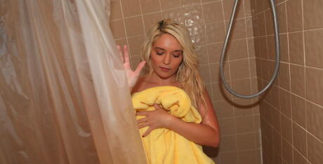 Attractive blond Mackenzie Banks unveils small tits and ass in bath