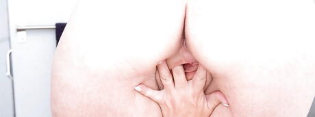 Sumptuous blonde bbw Cami Cooper shows big boobies and jerks off in bath