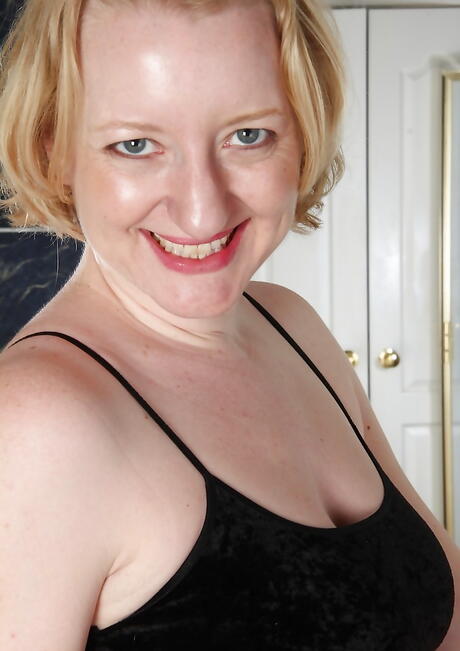 Deluxe blond mature Anya Volcov denudes big titties and hairy twat 