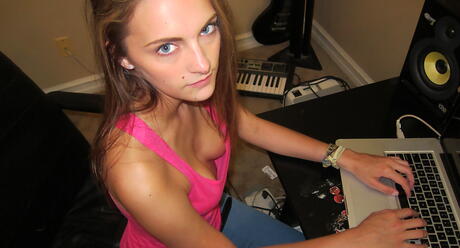 Rangy american young Kennedy Nash in sexy jeans suck and fuck big rod 