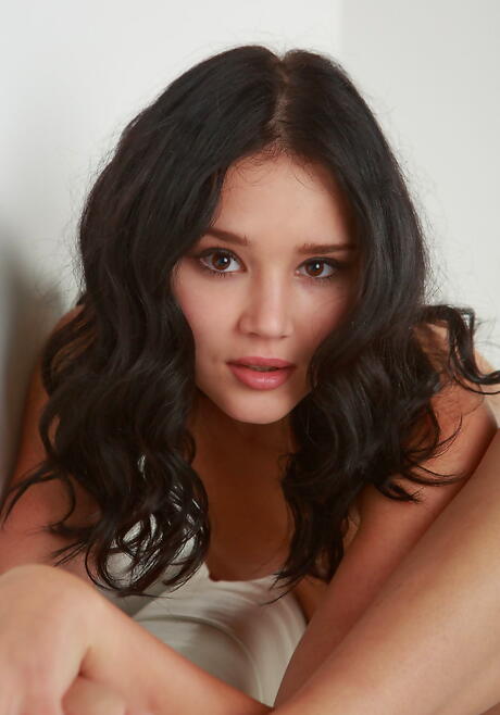 Luscious ukrainian dark hair youthful Malena Fendi in nasty foot fetish 