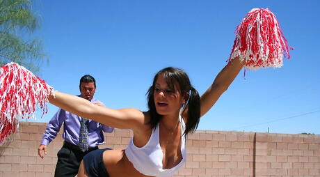 Stunning american Savannah Stern suck rod and take and fucked hard outdoor