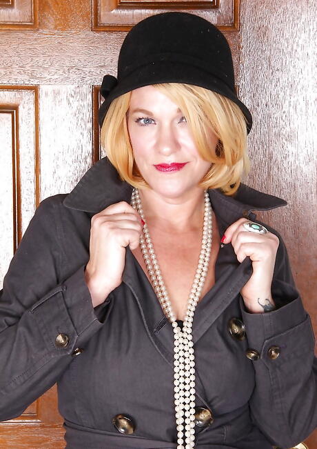 Superb american blond older Kelsey Johnson in hot panties revealing her butt and spreading her legs 