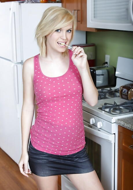 Slim american blonde teen Amanda Bryant uncovers tiny tits and shaved pussy 