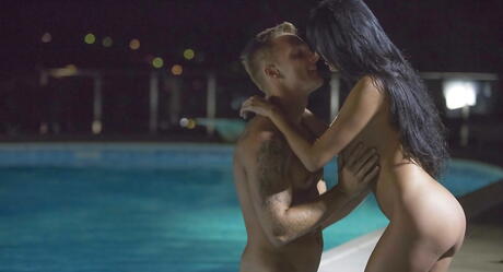 Deluxe american Anissa Kate in hot ass fuck near the pool