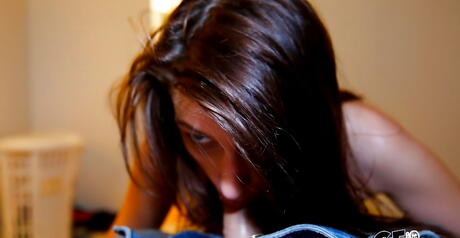 Foxy american youthful Debbie Clark work with wet lips on cock and takes a messy cumshot 