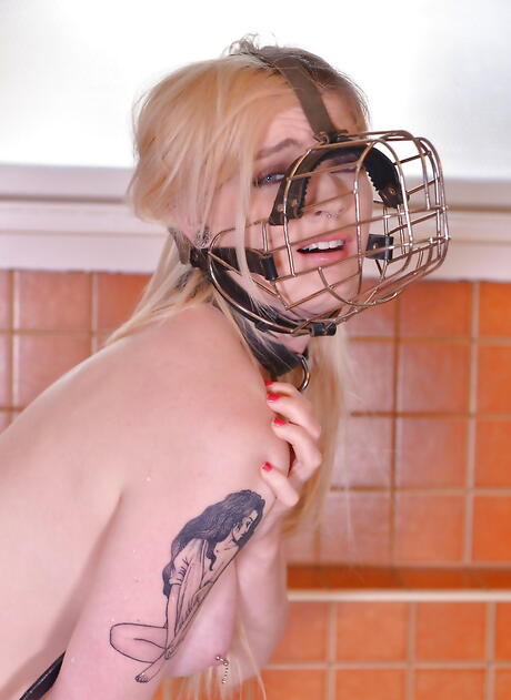 Sexy girls Dolly Diore and Carly Rae enjoying with dildo in bath