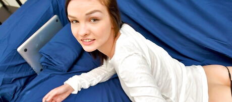 Gracile brunette teen Avinna Easily fucked in her shaved pussy after hot blowjob 