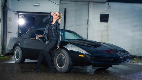 Glamorous british milf Sophia Knight in sexy glasses denudes big boobs and bald pussy outdoor