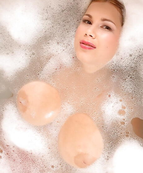 Excellent czech fat Terry Nova exposing big boobs and butt in bath