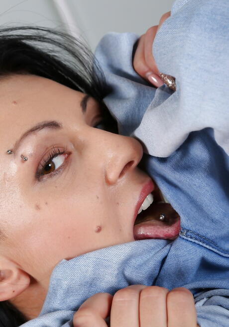 Rangy brunette babe Kara Rosemary in nasty foot fetish action 