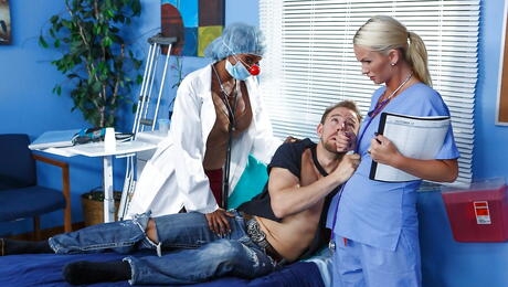 Attractive american dark-haired Diamond Jackson fucked in the ass after good cock suck 