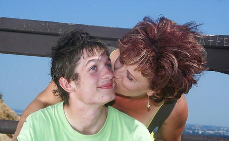 Sultry mature Manyika rammed in her hairy pussy after hot blowjob outside