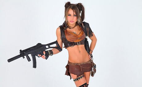 Enticing american brunette Risi Simms showing big boobies and sexy ass 