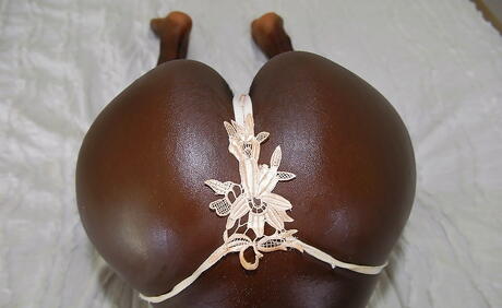 Hot american babe Suzie Somers exhibits her ass outdoor