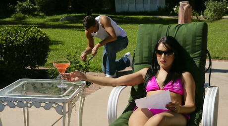 Sultry wife Chelsea Rae in fancy bikini suck dick and take it in the ass outdoor