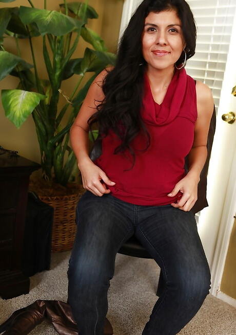 Charming american milf Sofia Reyes in sexy jeans baring big titties and masturbating 