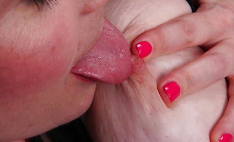 Superb brunette mature Sadie Jones likes foot fetish 