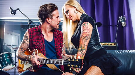 Excellent russian blond milf Kayla Green in hose rammed in her sissy after good suck 