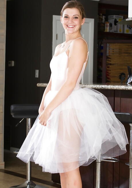 Shapely american teen Aubrey Snow makes some foot fetish action 