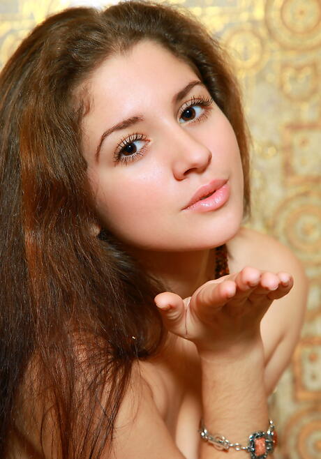 Voluptuous teen Roxi shows big boobies and pussy 