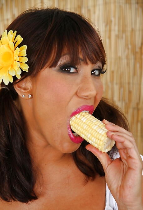 Stunning american milf Ava Devine denudes big boobs and spreads her legs 