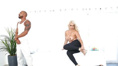 Inviting pornstars Raven Bay and Nina Kayy enjoy amazing threesome sex scene 