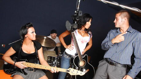 Hot american milf Lezley Zen hard fucked in nice pussy after sucking dick 