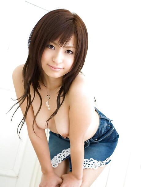 Excellent japanese babe Misaki Mori exhibits her butt 