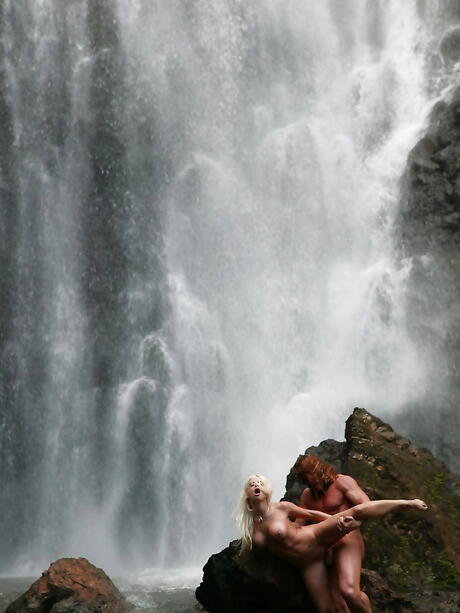 Sexy american milf Jesse Jane drilled in her nice pussy after good cock suck outside