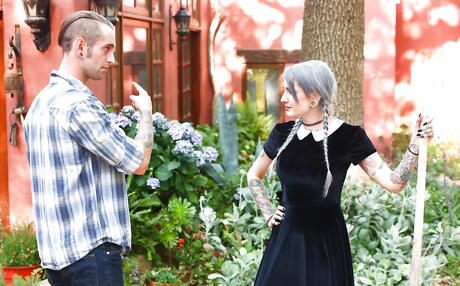 Superb Lady Luna fucked after sucking big dick outdoor