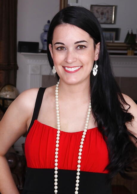 Inviting american milf Nyla Parker in sexy underwear exposes big boobies and spreads her legs 