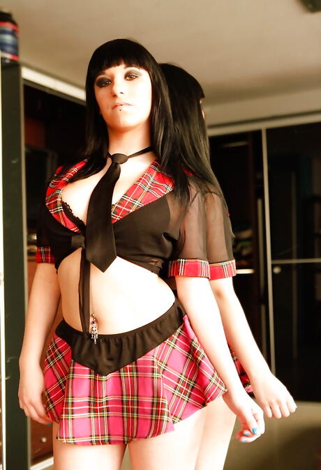 Curious women Laurita Peralta and Brenda Boop make soft lesbian action 