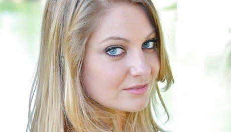 Luscious american blond Veronica Weston shows small tits and vagina outdoor