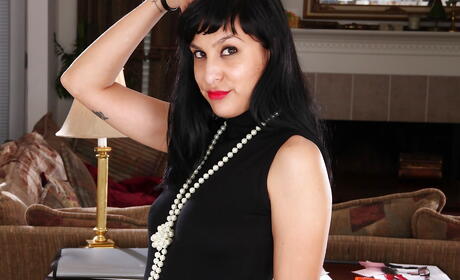 Sexy milf Penelope Patterson exhibiting her butt and stuffing her snatch with a toy 