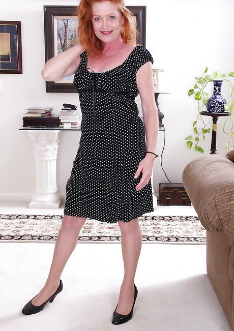 Hot british red-haired older Veronica Smith in nice skirt exhibits her ass and spreads her legs 