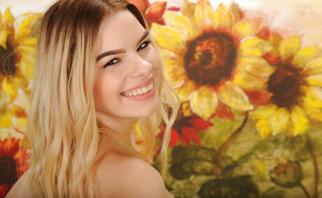 Foxy american blonde youthful Cora Ora likes some hot foot fetish 