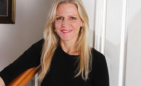 Excellent blonde milf Tabitha Green exposes big boobs and spreads her legs 