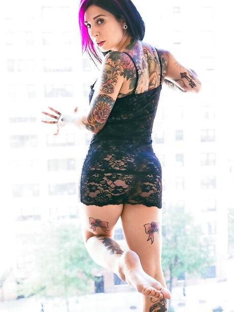 Sexy american milf Joanna Angel shows big knockers and spreads her legs 